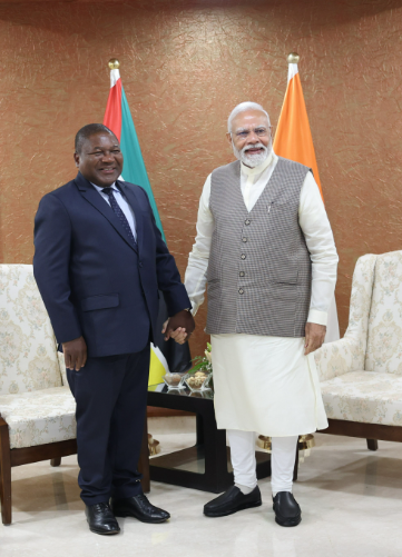 PM meets the Mozambique President, Mr. Filipe Jacinto Nyusi at Gandhinagar, in Gujarat